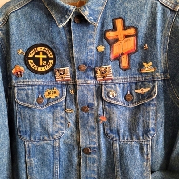 Gap 100% Cotton Denim Jacket with Pins Patches Size Medium - Picture 3 of 11